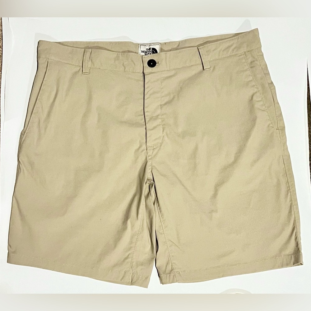 The North Face Shorts Mens 36 Khaki Beige Polyester Outdoor Hiking Casual Preppy